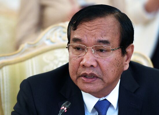 Russian Foreign Minister Sergei Lavrov meets with Cambodian Foreign Minister Prak Sokhonn
