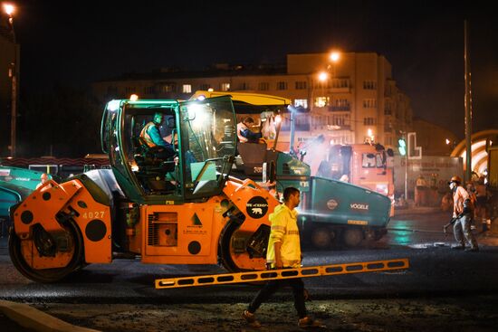 Asphalt paving