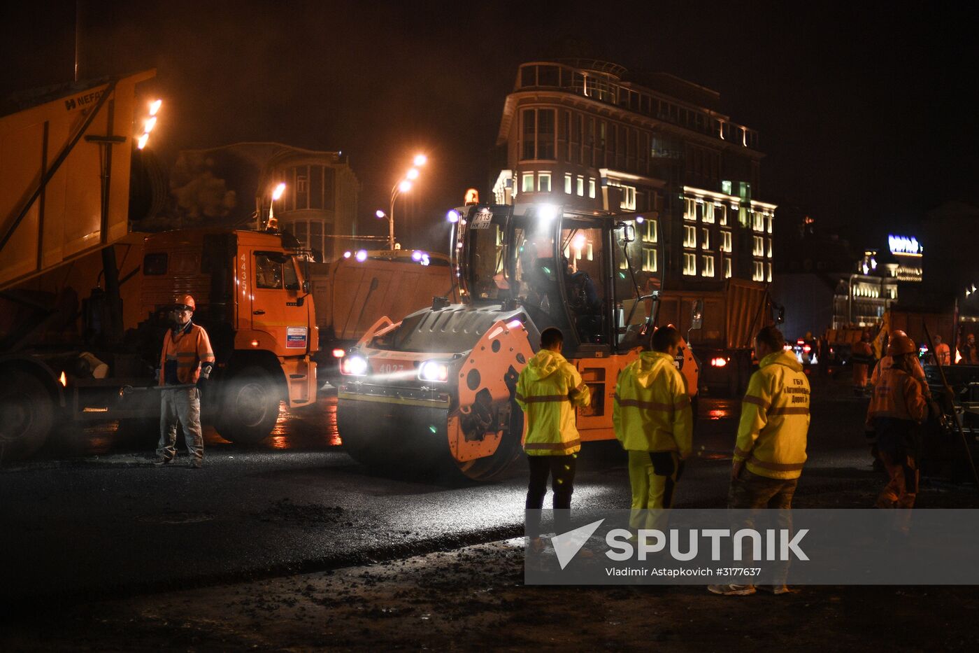 Laying down the asphalt