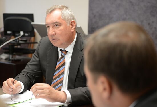 Deputy Prime Minister Dmitry Rogozin chairs meeting at Khrunichev space research center