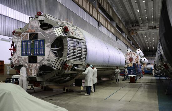 Deputy Prime Minister Dmitry Rogozin chairs meeting at Khrunichev space research center