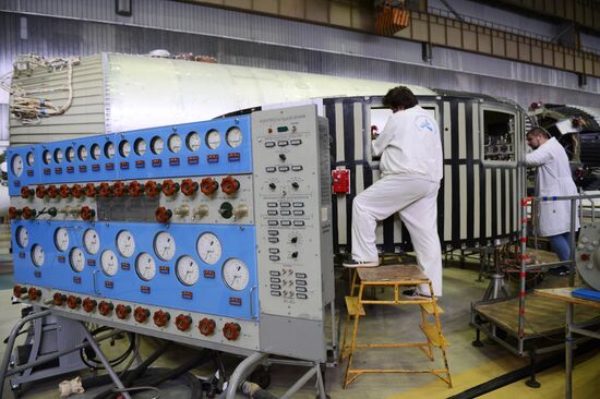 Deputy Prime Minister Dmitry Rogozin chairs meeting at Khrunichev space research center