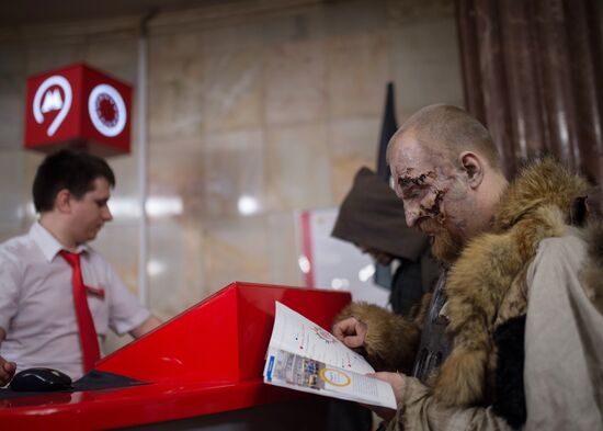 Game of Thrones characters ride in Moscow metro