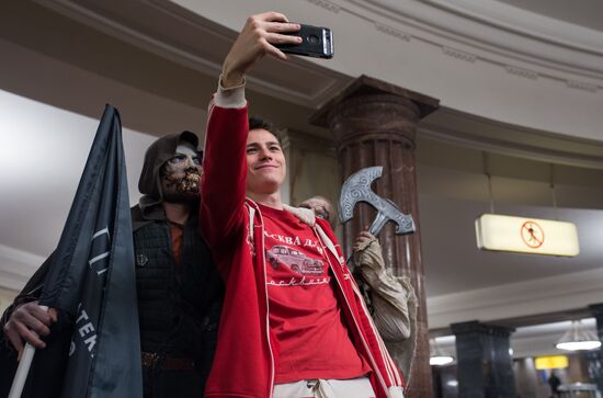 Game of Thrones characters ride in Moscow metro