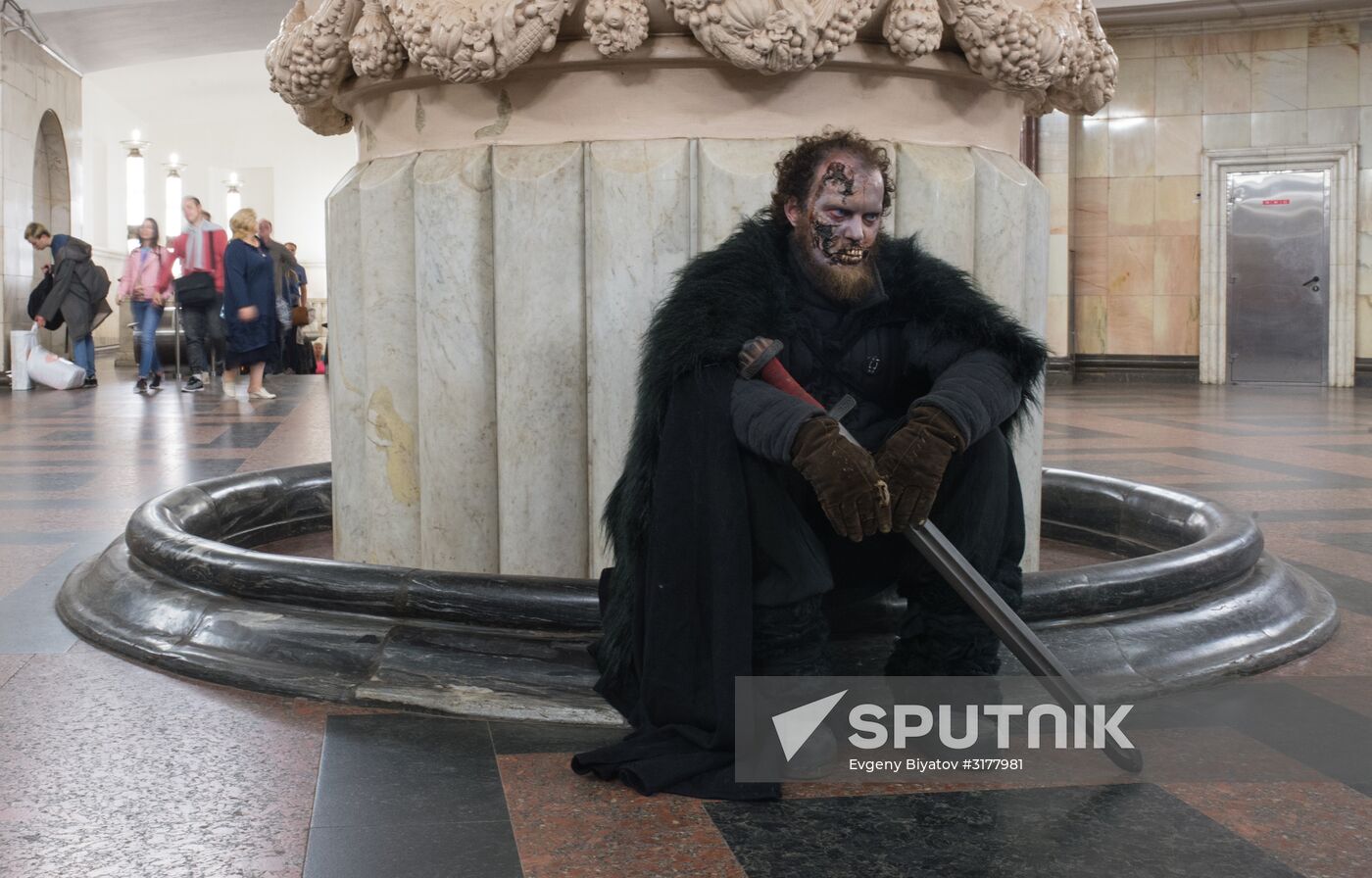 Game of Thrones characters ride in Moscow metro