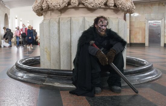 Game of Thrones characters ride in Moscow metro