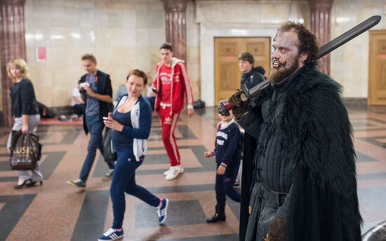 Game of Thrones characters ride in Moscow metro
