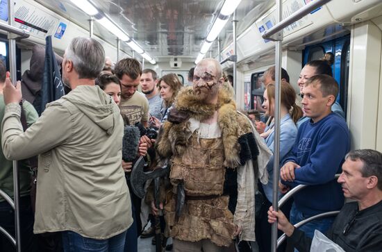 Game of Thrones characters ride in Moscow metro