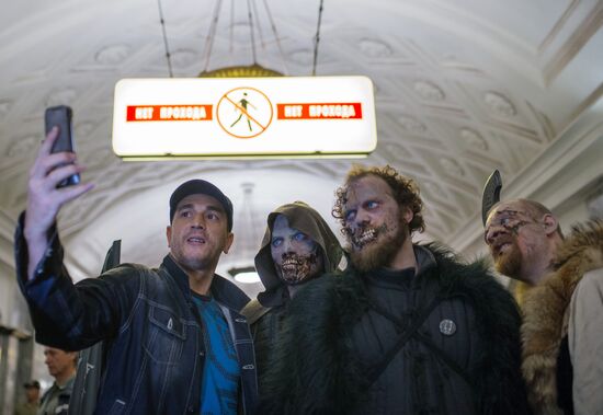 Game of Thrones characters ride in Moscow metro