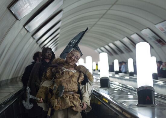 Game of Thrones characters ride in Moscow metro