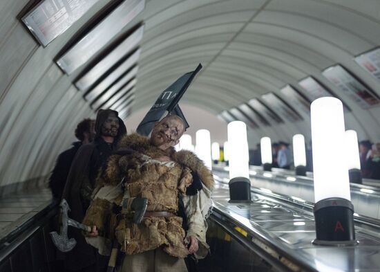 Game of Thrones characters ride in Moscow metro