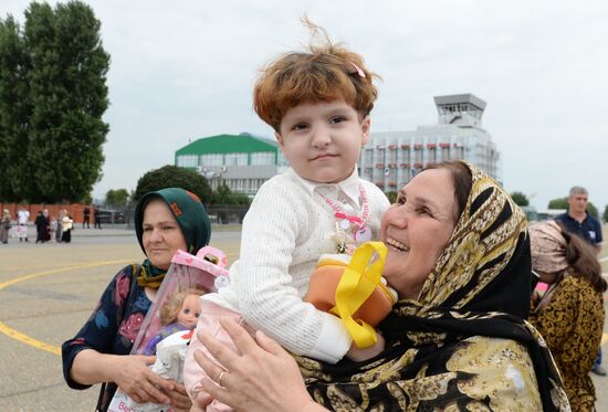 Children brought from Iraq are welcomed at Grozny airport