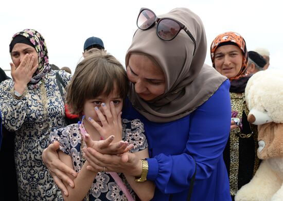 Children brought from Iraq are welcomed at Grozny airport