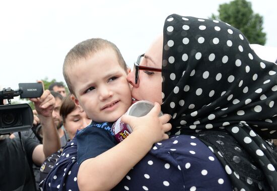 Children brought from Iraq are welcomed at Grozny airport