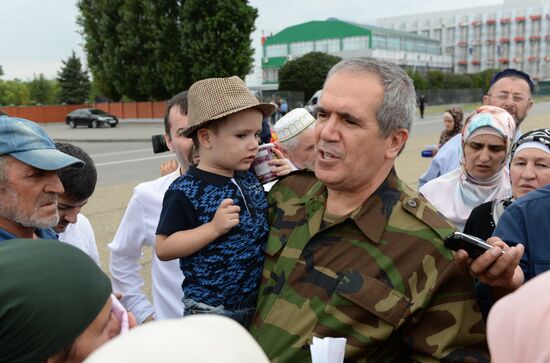 Children saved in Iraq are welcomed at Grozny airport