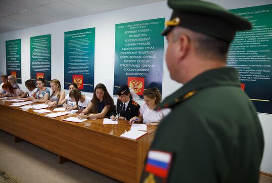 Young women enrolled to Krasnodar Aviation Institute to get flight profession