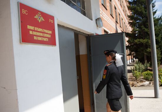 Young women enrolled to Krasnodar Aviation Institute to get flight profession