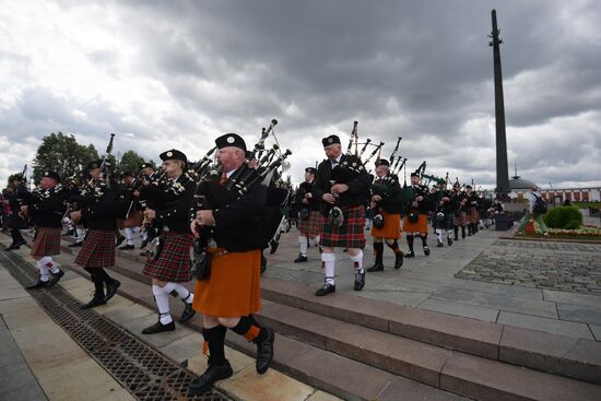 Procession by participants in Spasskaya Tower festival
