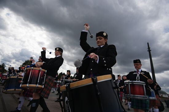 Procession by participants in Spasskaya Tower festival