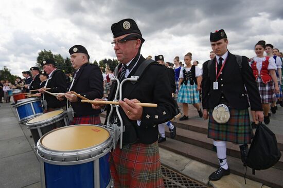 Procession by participants in Spasskaya Tower festival