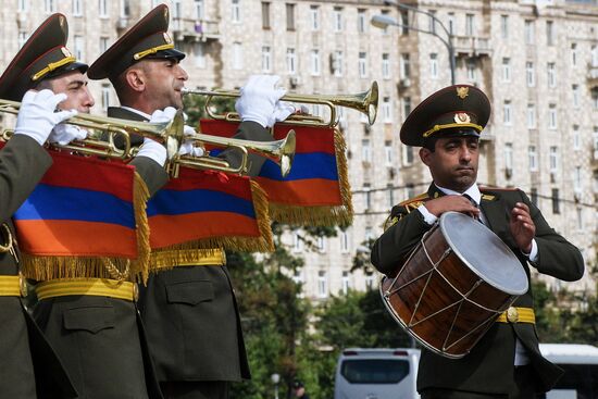 Procession by participants in Spasskaya Tower festival