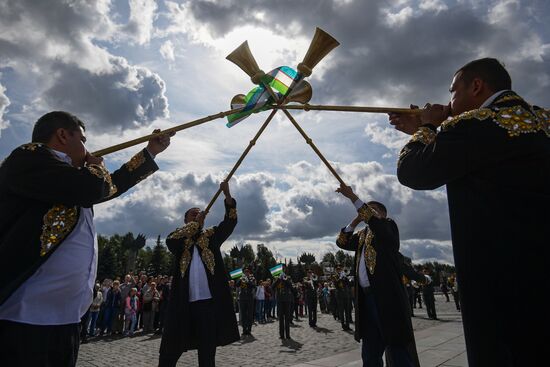 Procession by participants in Spasskaya Tower festival