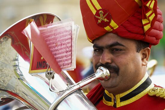 Procession by participants in Spasskaya Tower festival