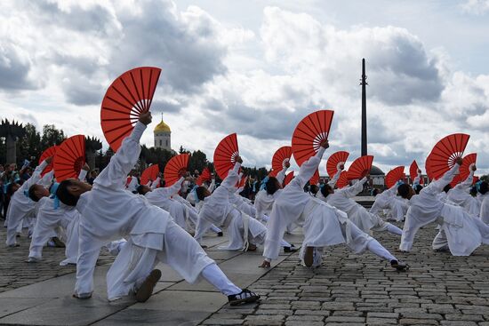 Procession by participants in Spasskaya Tower festival