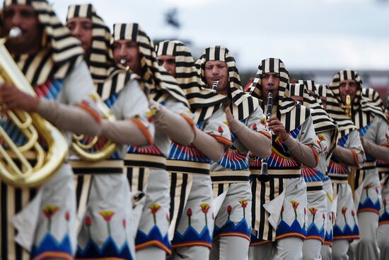 Procession by participants in Spasskaya Tower festival