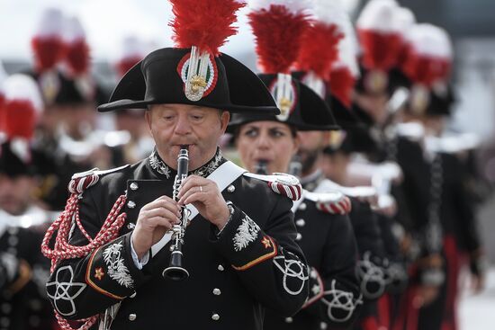 Procession by participants in Spasskaya Tower festival