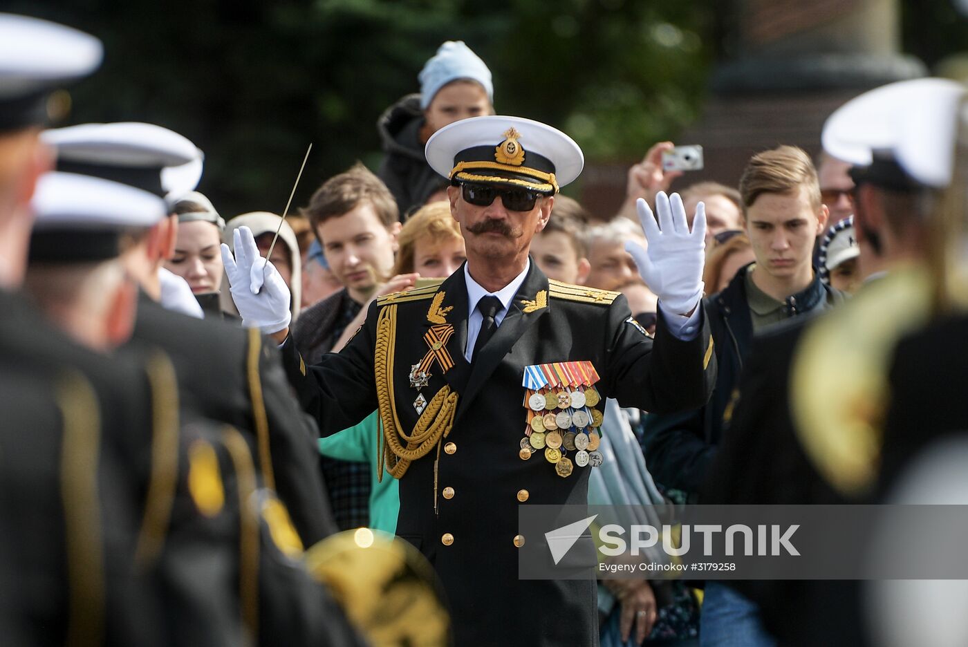 Procession by participants in Spasskaya Tower festival