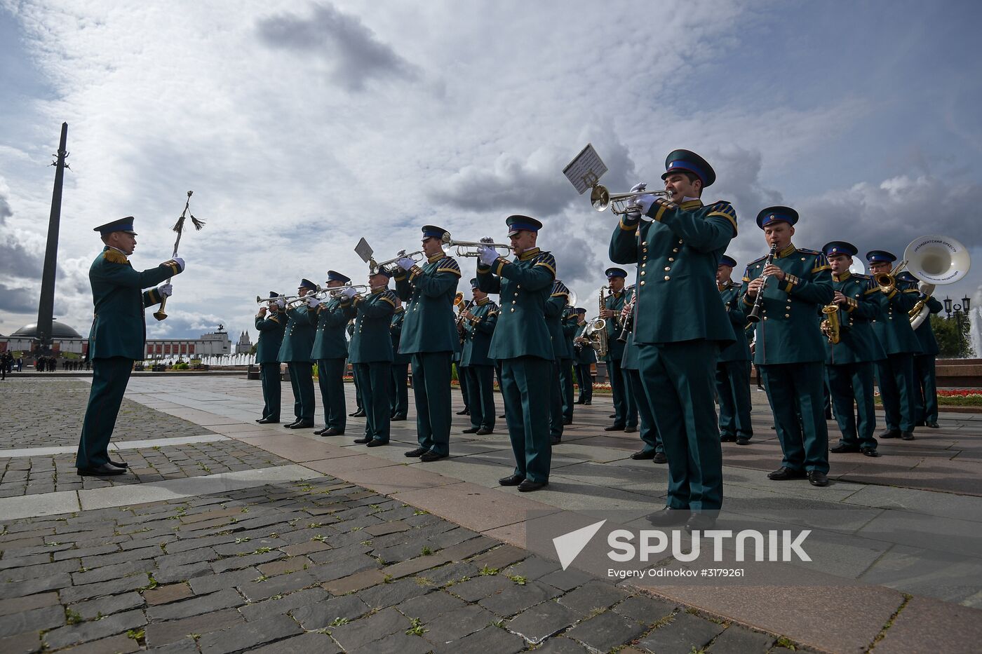 Procession by participants in Spasskaya Tower festival