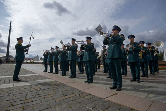 Procession by participants in Spasskaya Tower festival