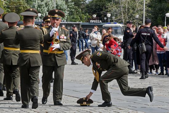 Procession by participants in Spasskaya Tower festival