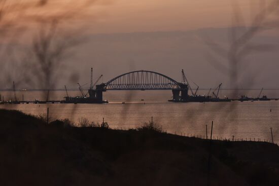 Building the Crimean Bridge