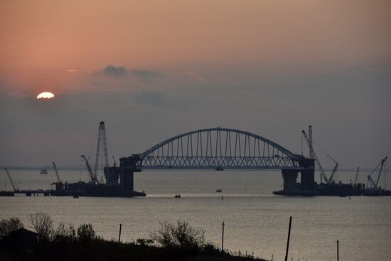 Building the Crimean Bridge
