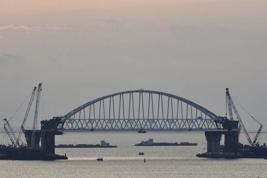 Building the Crimean Bridge