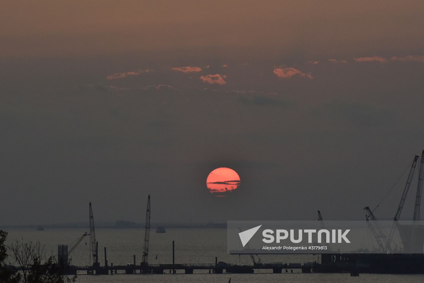 Building the Crimean Bridge