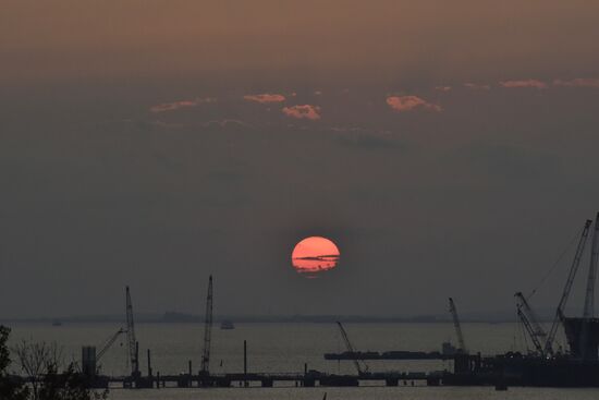 Building the Crimean Bridge