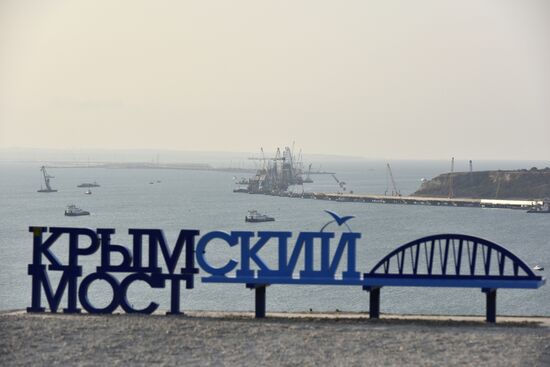 Building the Crimean Bridge