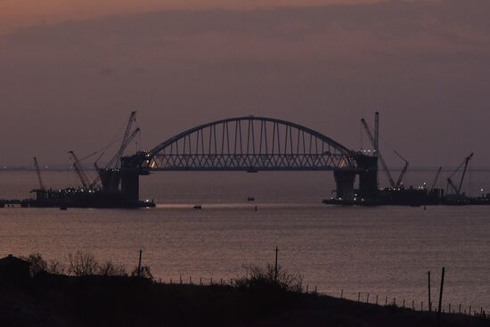 Building the Crimean Bridge