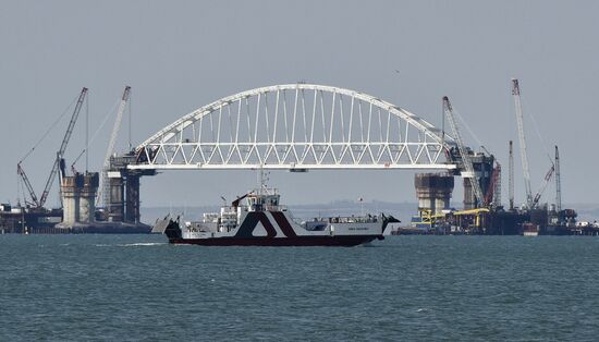 Building the Crimean Bridge