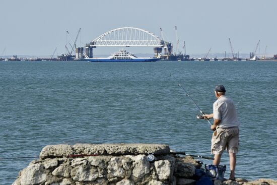 Building the Crimean Bridge