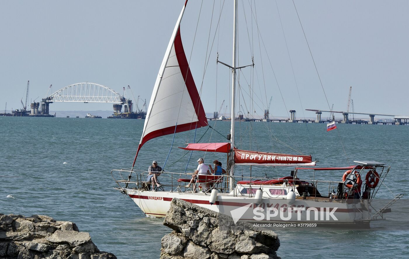 Building the Crimean Bridge