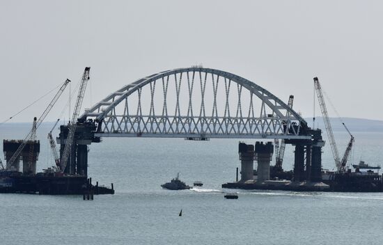 Building the Crimean Bridge