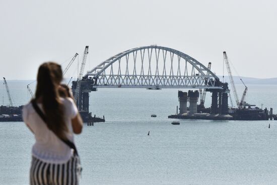 Building the Crimean Bridge