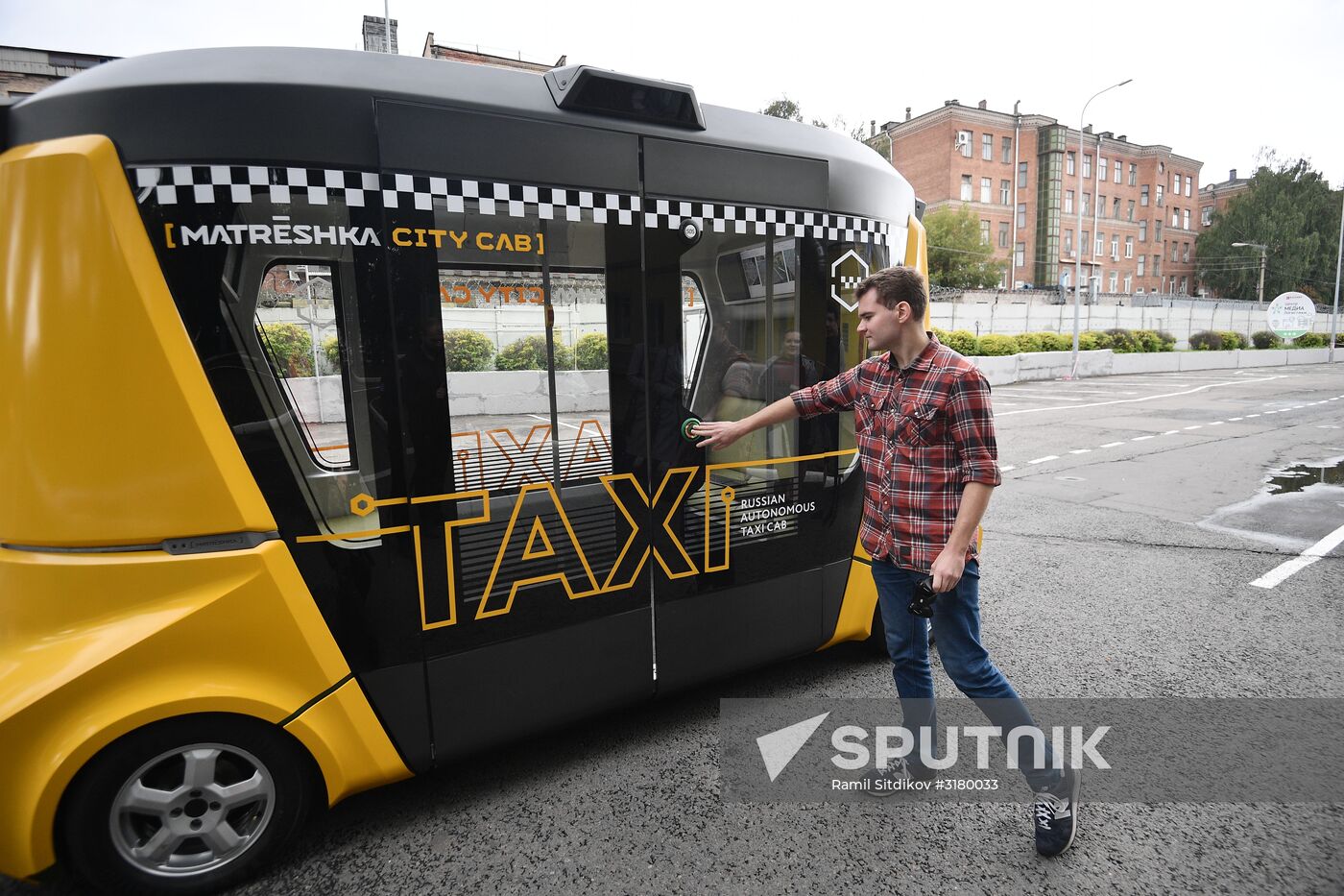 Testing Russia's first driverless passenger bus MatrЁshka