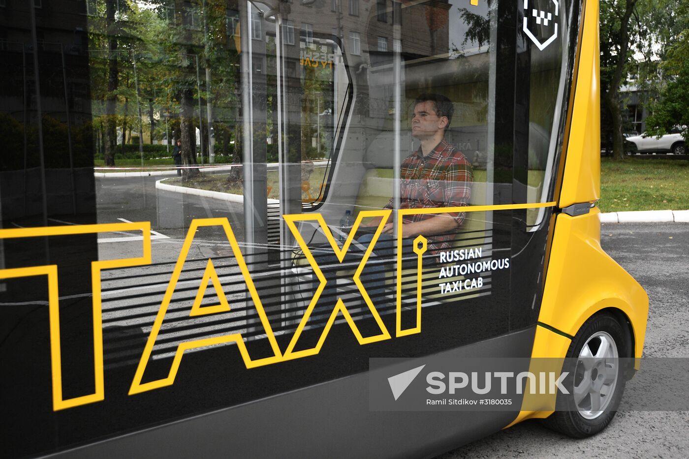Testing Russia's first driverless passenger bus MatrЁshka