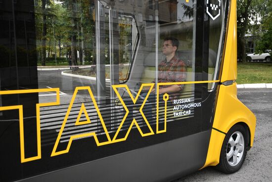 Testing Russia's first driverless passenger bus MatrЁshka