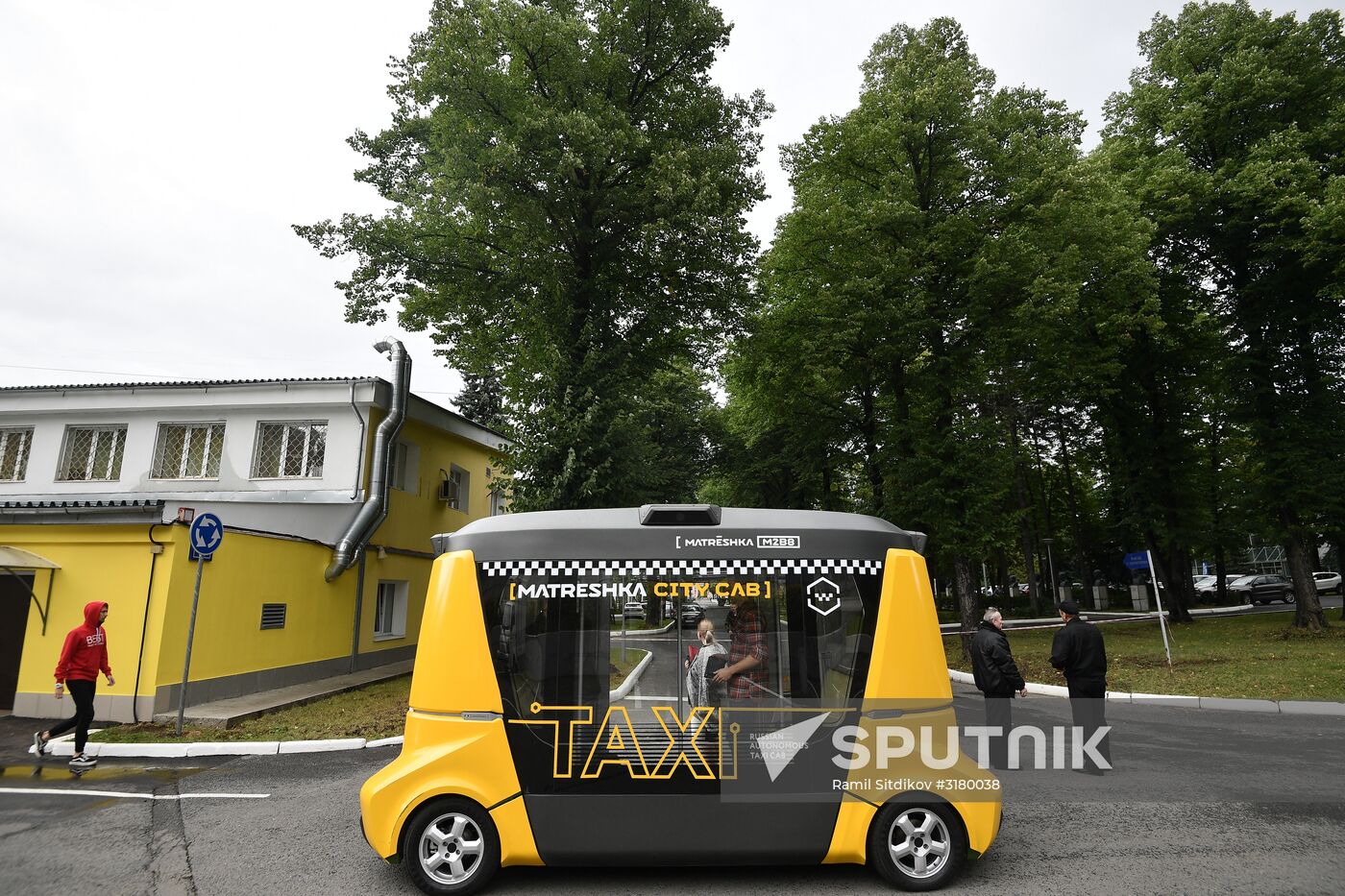 Testing Russia's first driverless passenger bus MatrЁshka